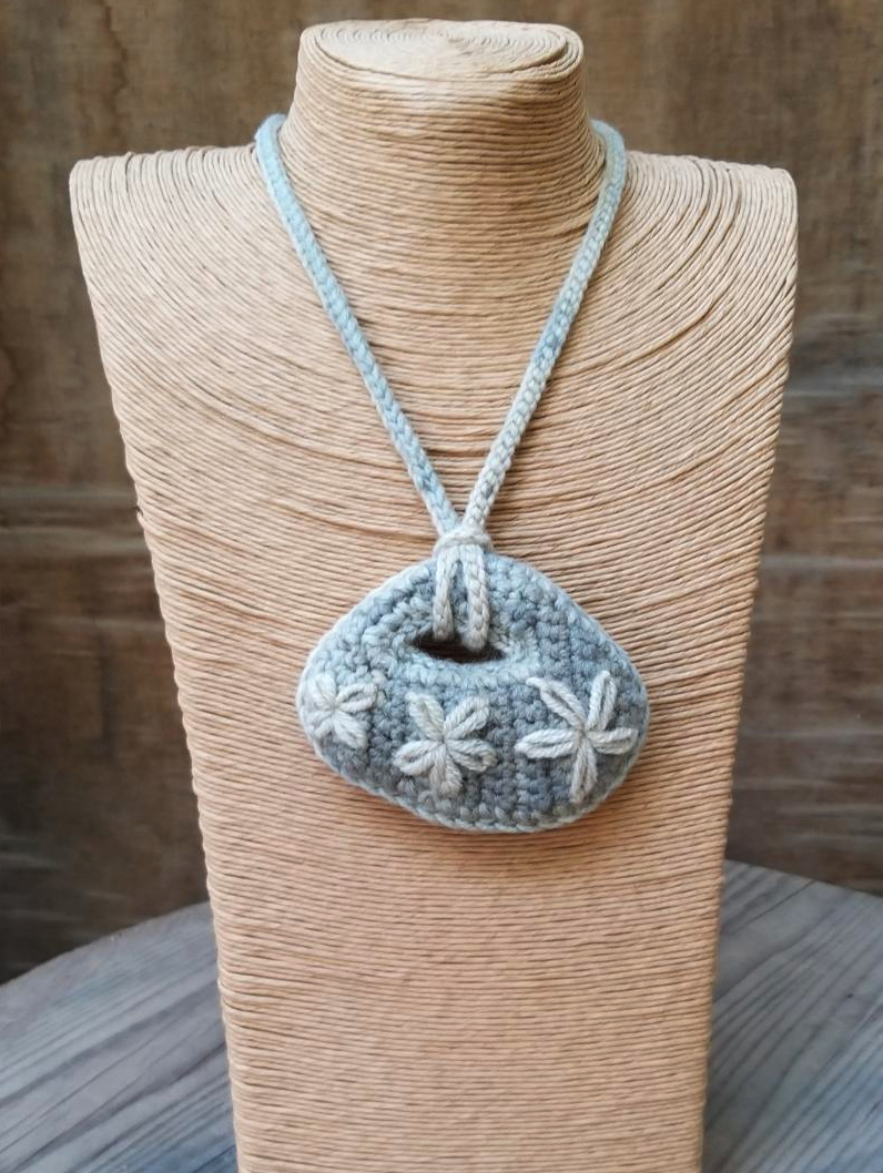 Crochet gemstone necklace online